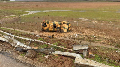 Askeri araç devrildi! 10 yaralı var