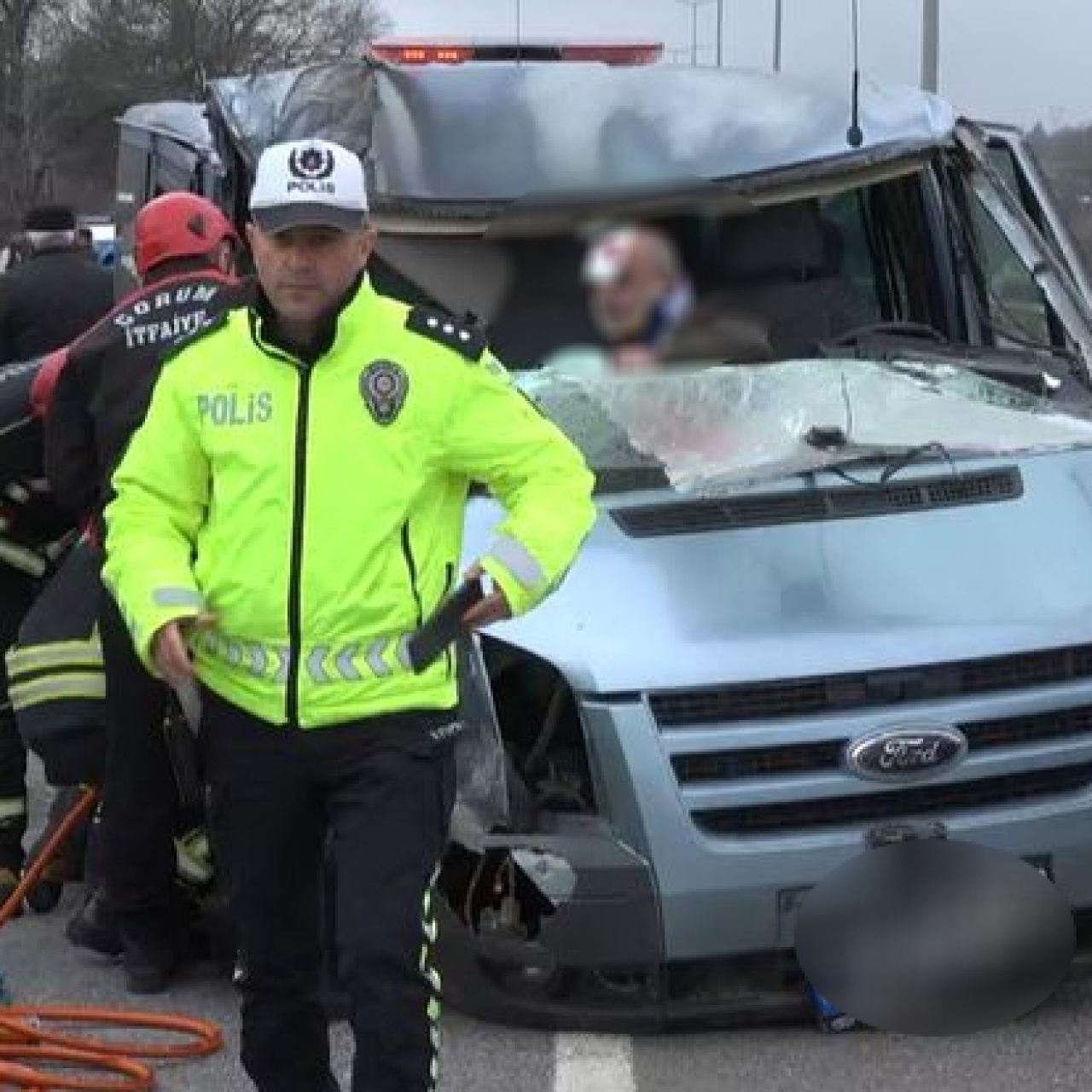 Çorum’da minibüs TIR’a çarptı: 1 ölü