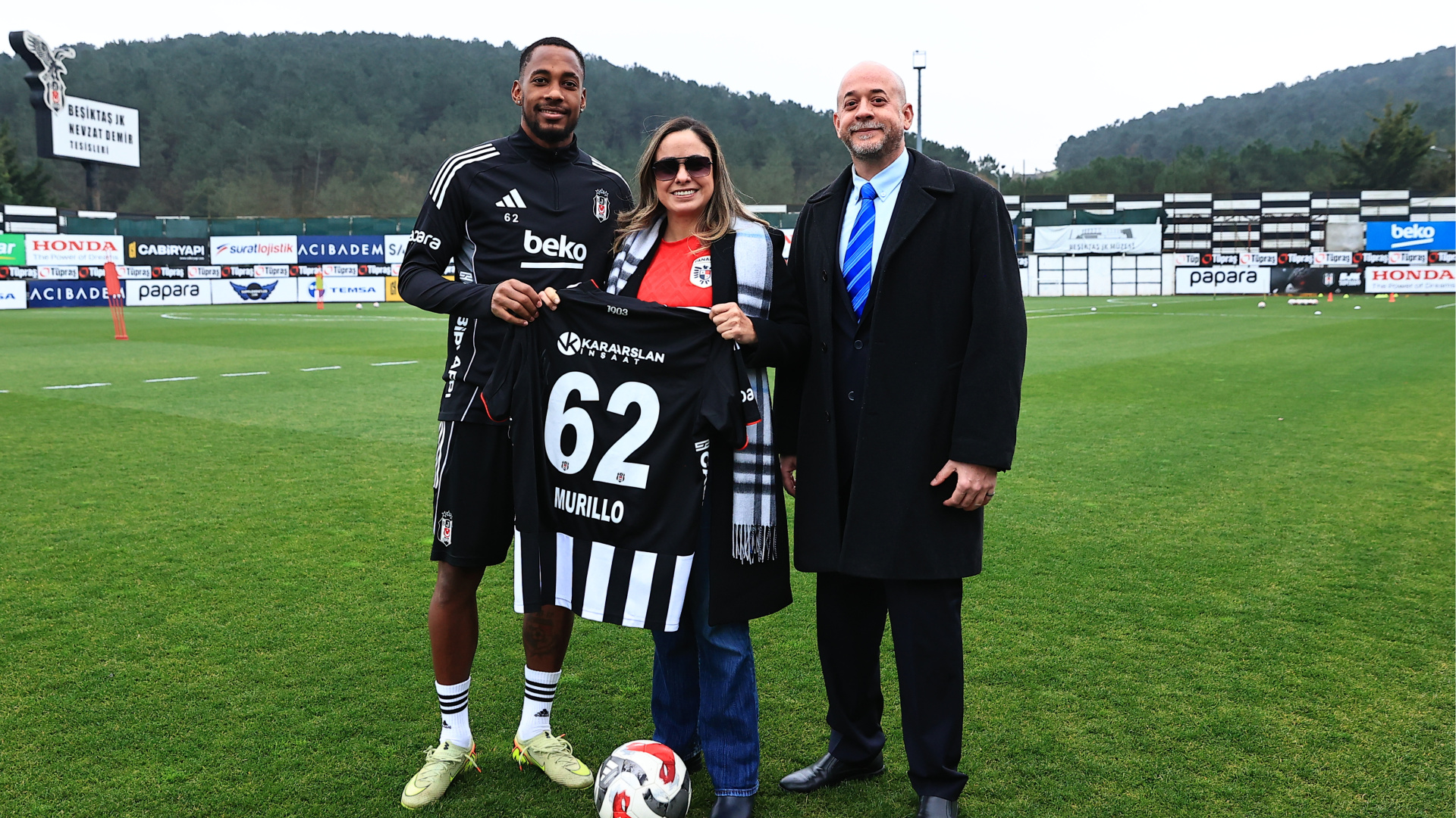 Panama Büyükelçisi, Beşiktaş'ı Ziyaret Etti ve Amir Murillo ile Görüştü