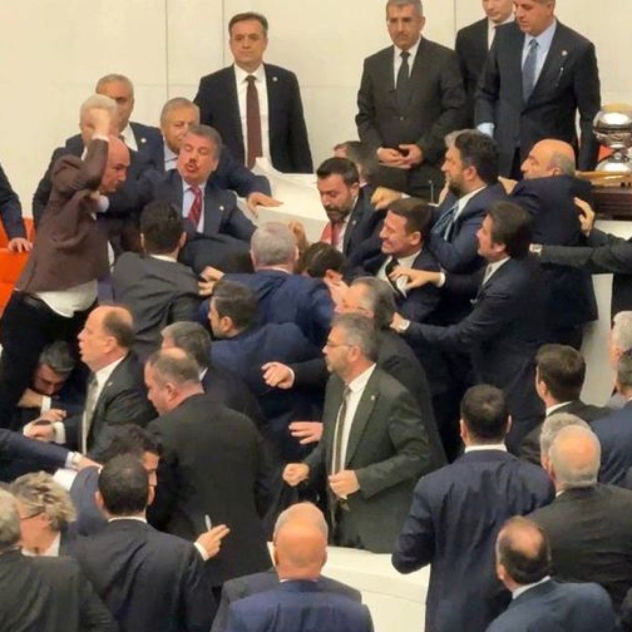 CHP'ye tepkiler peş peşe geldi 