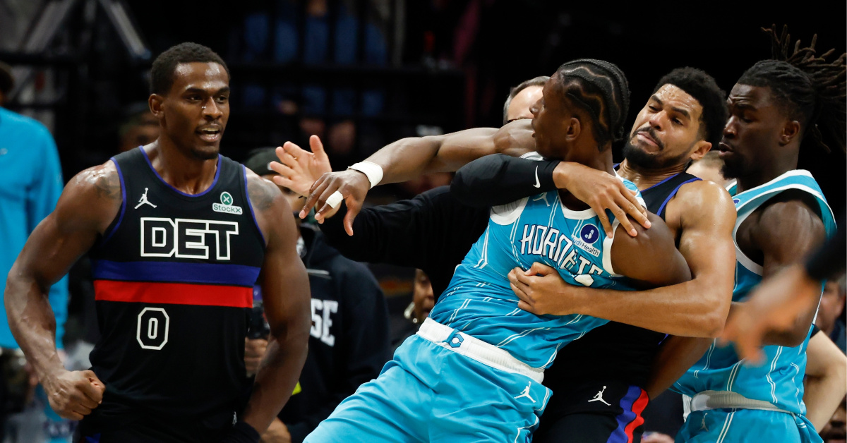 Charlotte Hornets - Detroit Pistons Maç Sonrası 4 Oyuncuya Ceza Verildi