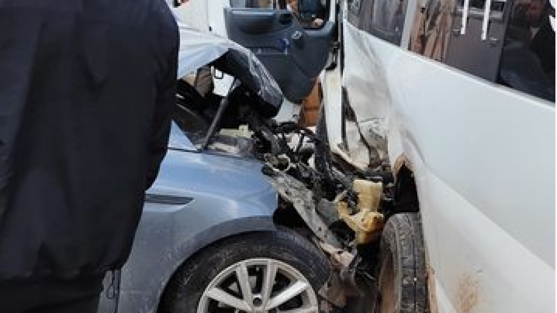 Hatay'da Alkollü Sürücünün Çarptığı Öğrenci Servisinde 15 Kişi Yaralandı