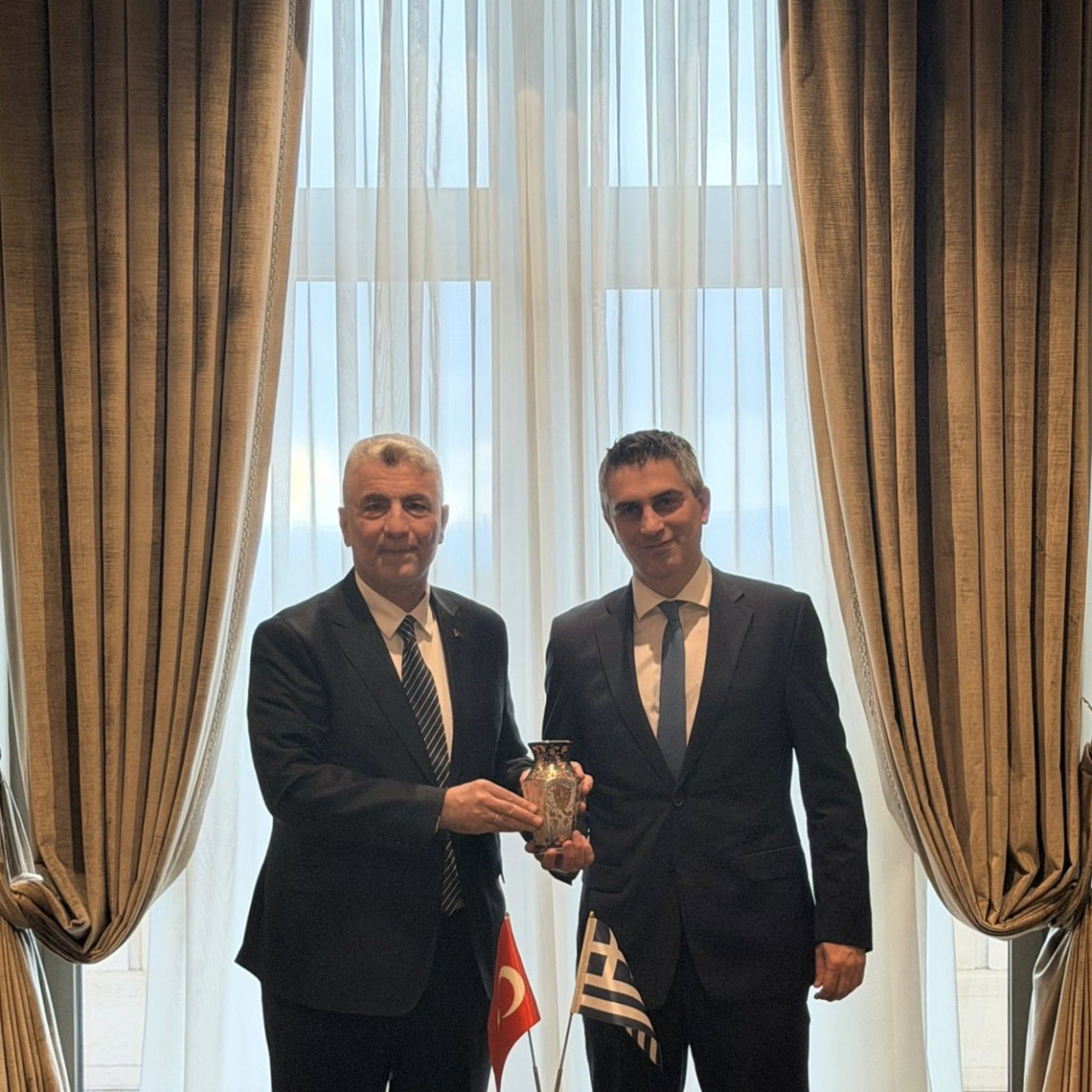 Ticaret Bakanı Bolat, Yunanistan Altyapı ve Ulaştırma Bakanı Dimas ile görüştü