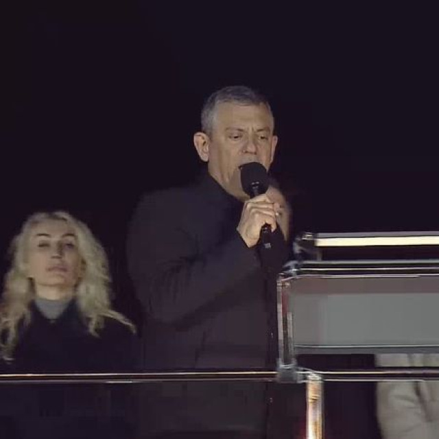 Özgür Özel Adalar'da konuştu