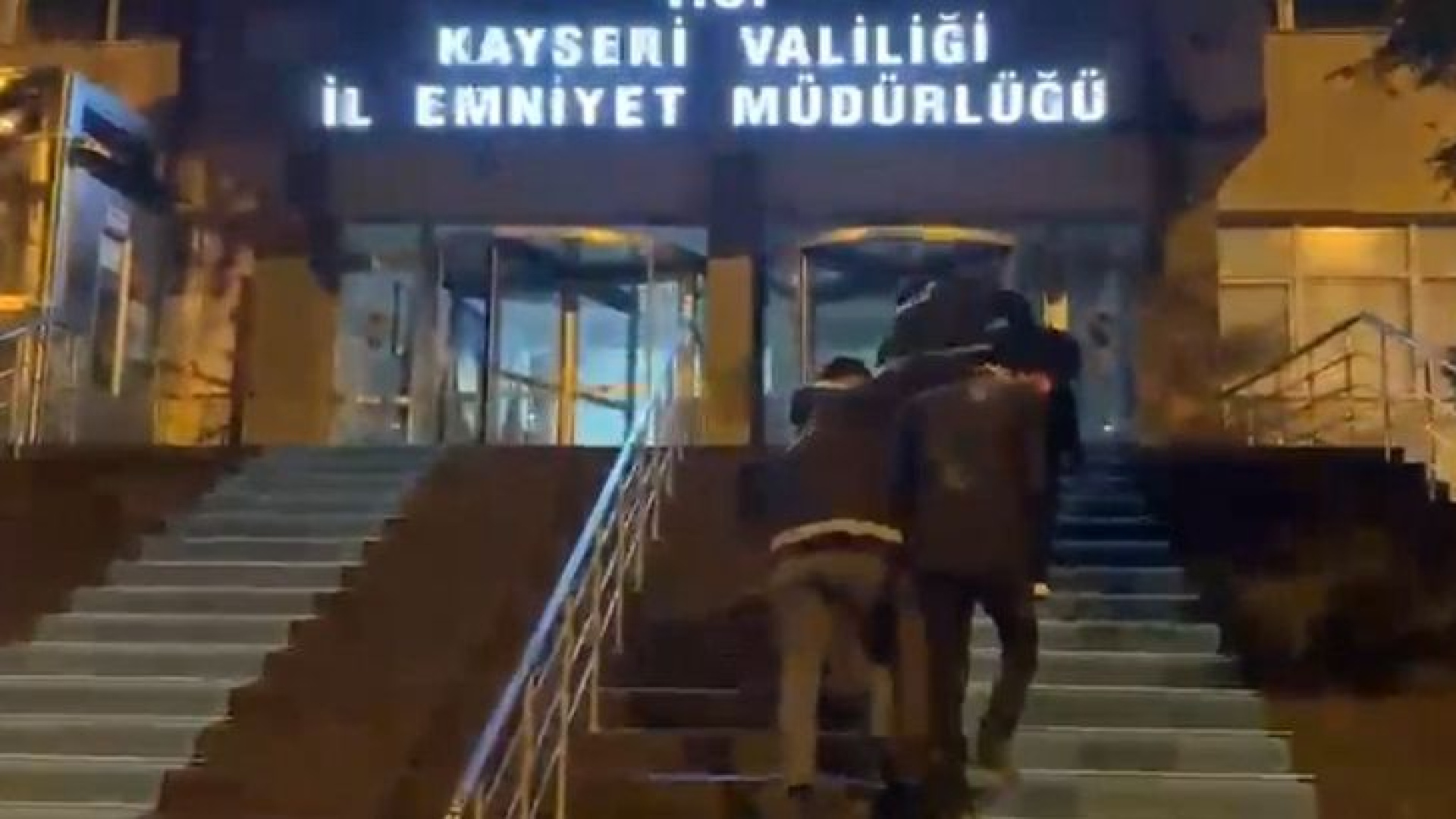 Kayseri'de 1,2 kilo uyuşturucu ile yakalanan 3 şüpheli tutuklandı