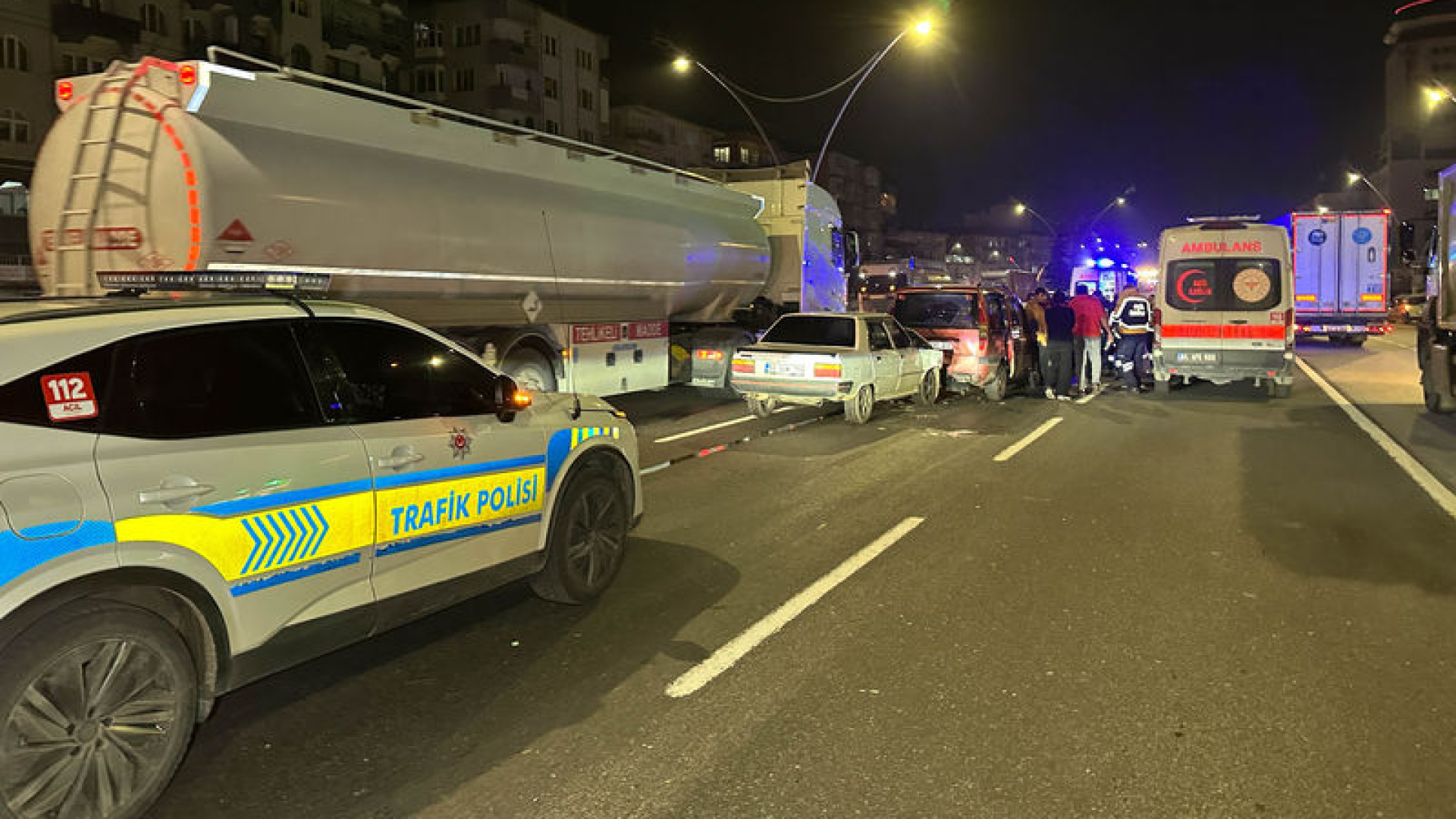 Uşak'ta zincirleme trafik kazasında 6 kişi yaralandı