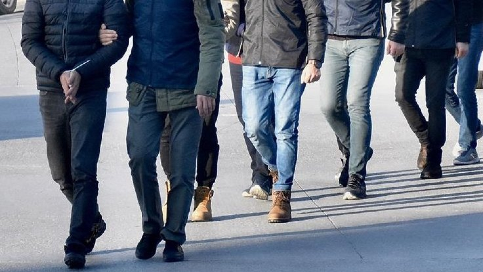 İzmir'de Suç Örgütü Operasyonu: 7 Şüpheli Gözaltına Alındı