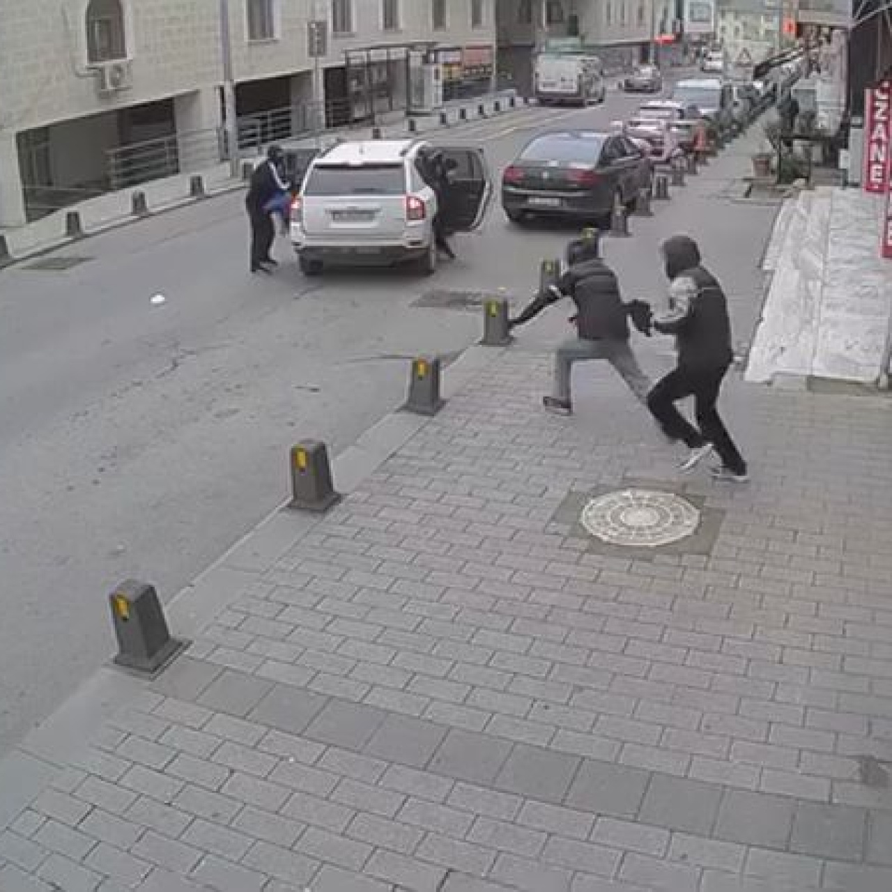 Kuyumcuda silahlı soygun girişimi! Yakalandılar