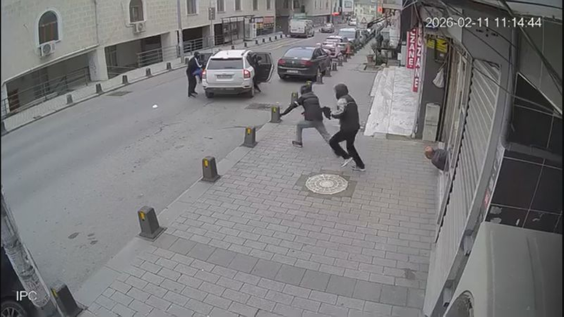 İstanbul'da Kuyumcu Soygun Girişimi: İş Yeri Sahibi Yaralandı, 3 Şüpheli Yakalandı