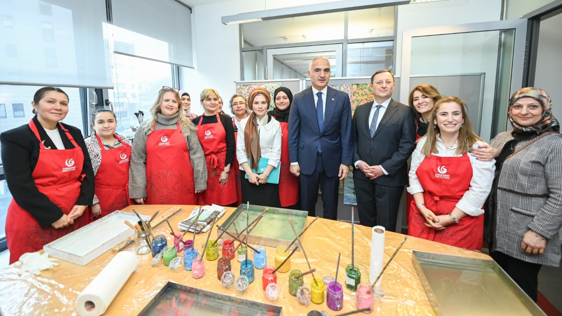 Bakan Ersoy, Berlin'de Türkçe öğrenen gençlerle buluştu