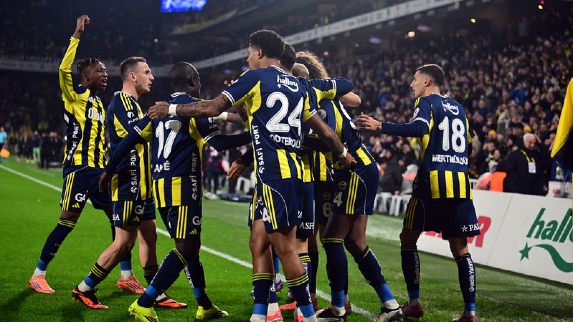 Fenerbahçe Avrupa'da İlk 3'te: Yenilgisiz Dev Seri Sürüyor!