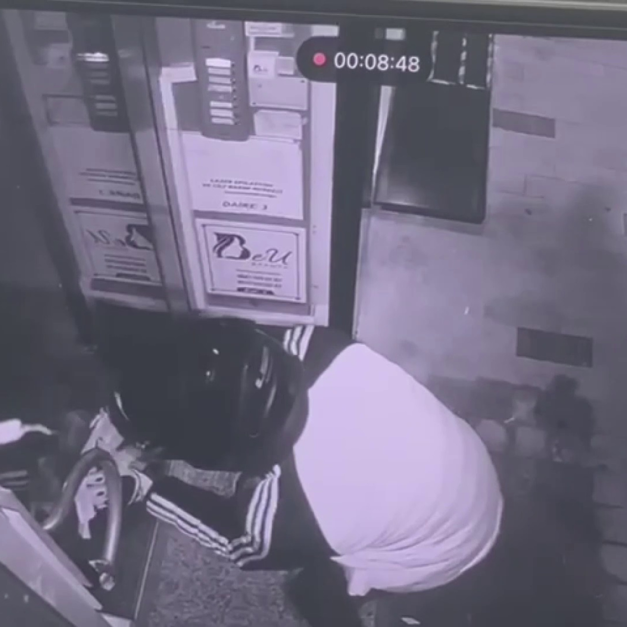 Kapıya el bombası bantladılar!