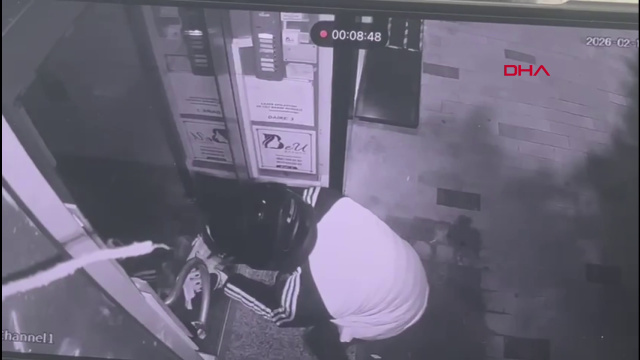 Kapıya el bombası bantladılar!