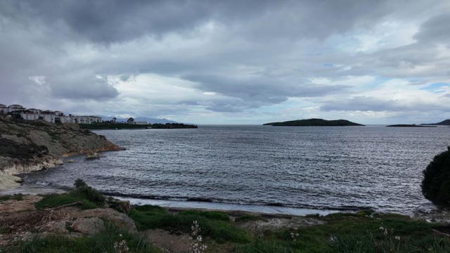 İzmir'de göçmen botu battı: 3 ölü