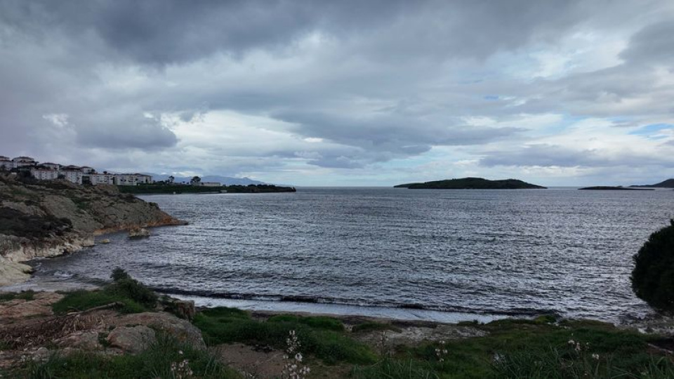 İzmir'de göçmen botu battı: 3 ölü