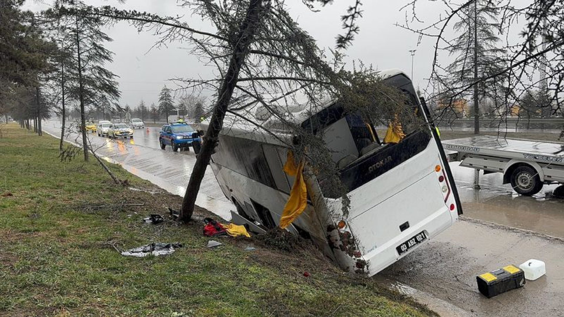 Isparta'da Cezaevi Aracı Devrildi: 3 Jandarma Personeli Yaralandı