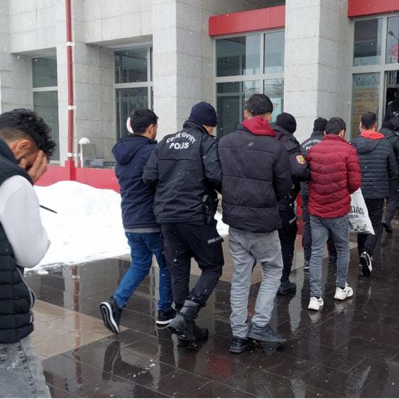 29 ilde operasyon: 56 tutuklama