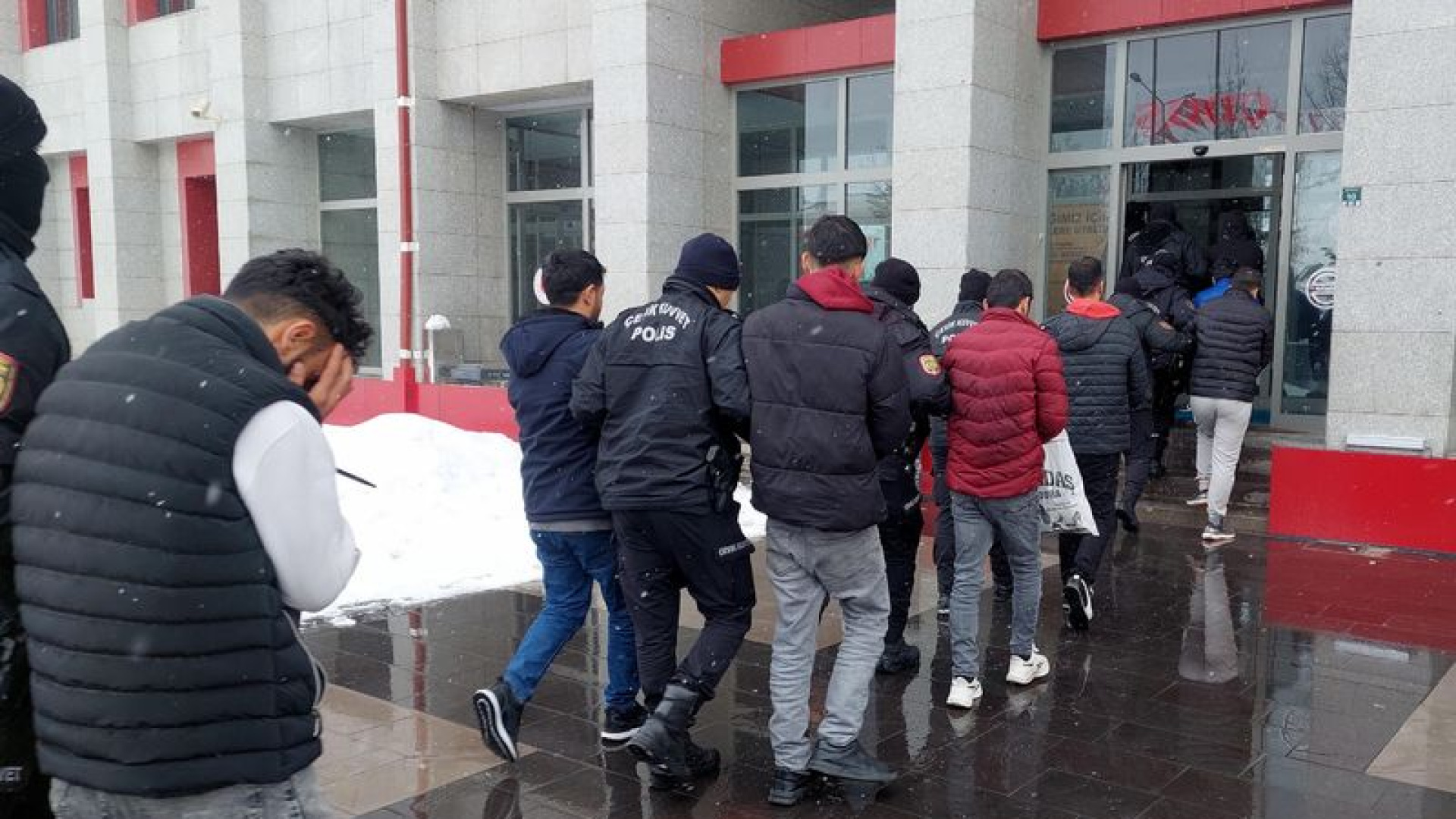 Son dakika: Erzurum merkezli 29 ilde dolandırıcılık operasyonu: 56 tutuklama