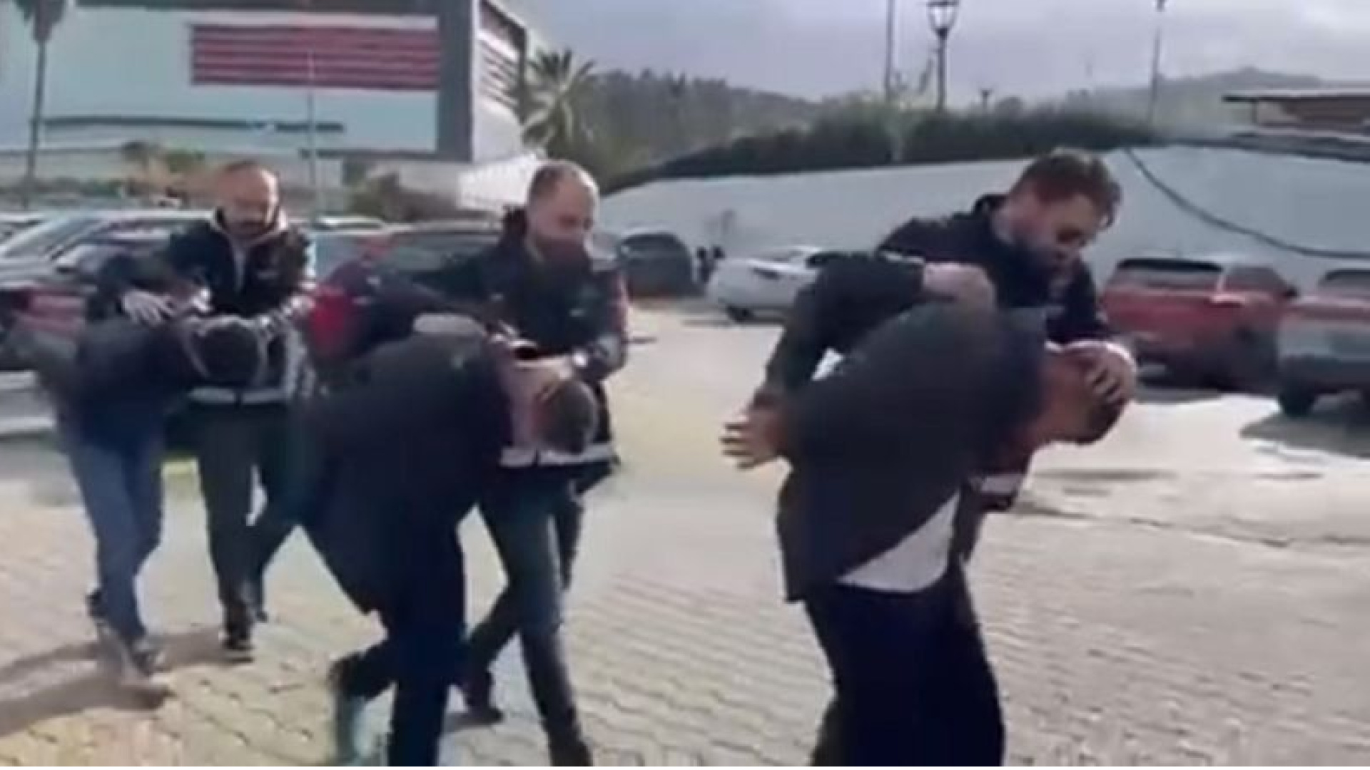 Hatay'da Firari 2 Hükümlü ve 4 Şüpheli Operasyonla Yakalandı