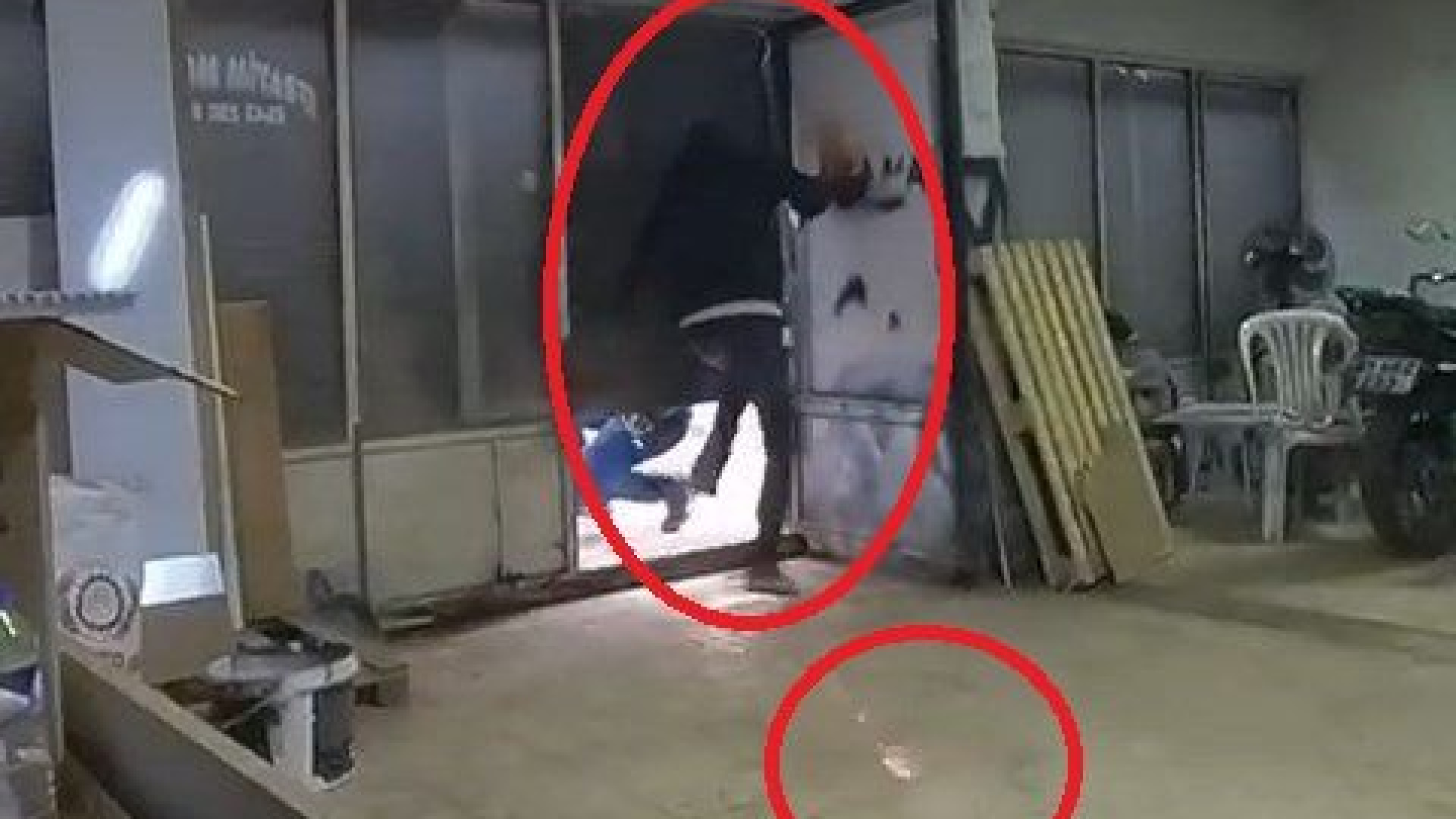 Son dakika: Diyarbakır'da bir işyerinde torpil atıp, kepengi kapattılar... Panik anları kamerada! | Son dakika haberleri