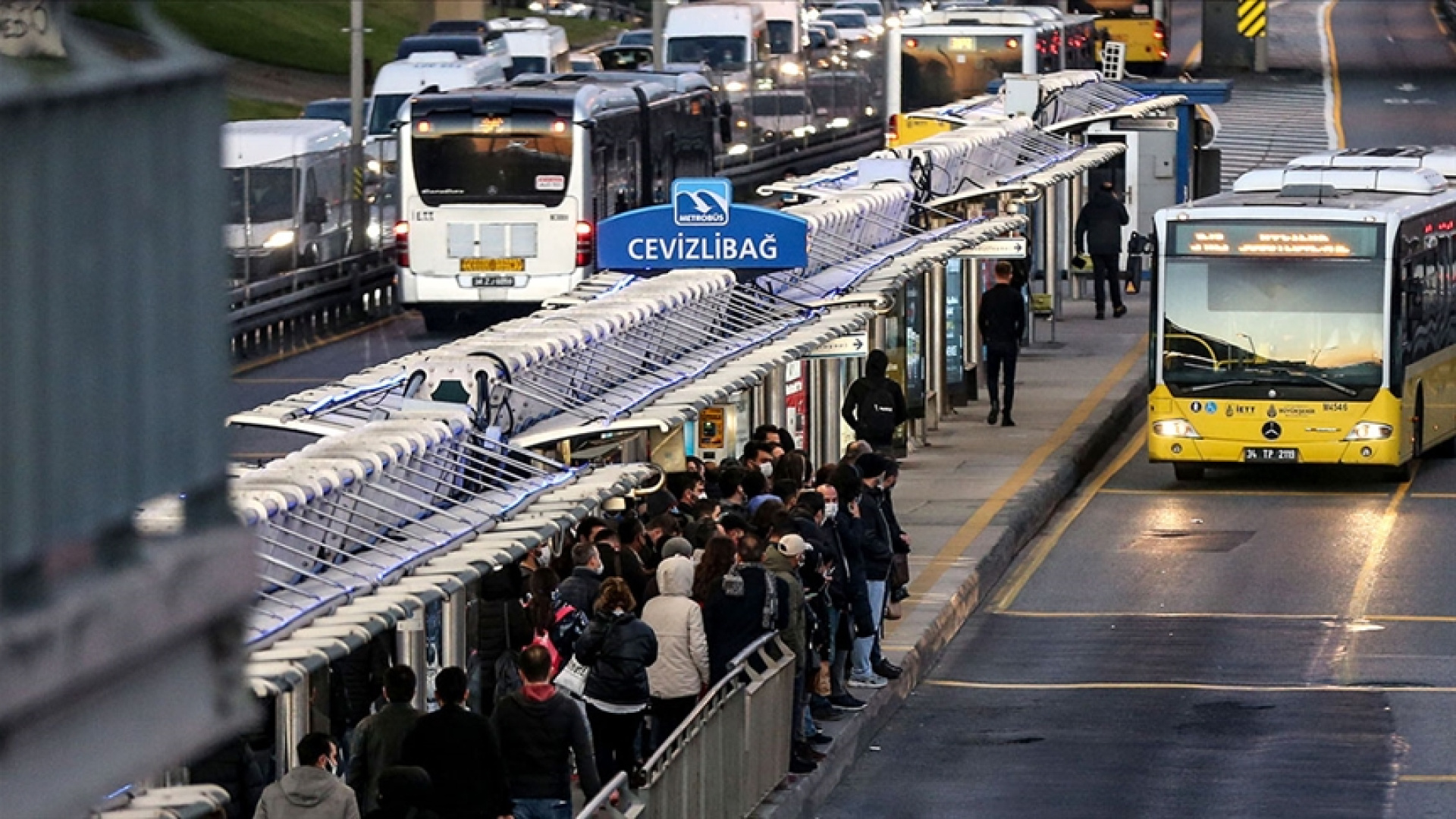İstanbul'da Toplu Taşıma Ücretlerine Yüzde 20 Zam Geldi! Yeni Tarife Belli Oldu