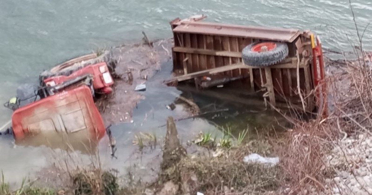 Samsun'da Traktör Nehre Devrildiği Sonucu Ölüm Yerel Haberi