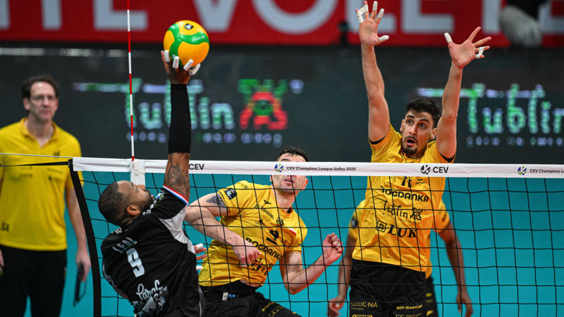 Halkbank, CEV Şampiyonlar Ligi'nde Bogdanka LUK Lublin'e 3-2 Yenildi