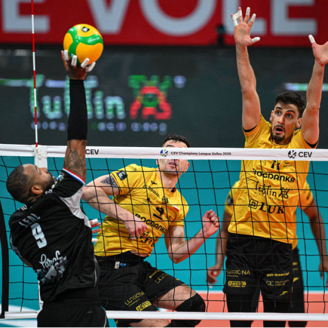 Halkbank 5 sette yıkıldı!