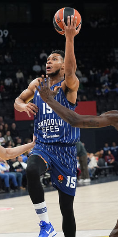 Efes, EuroLeague'de seriye bağladı!