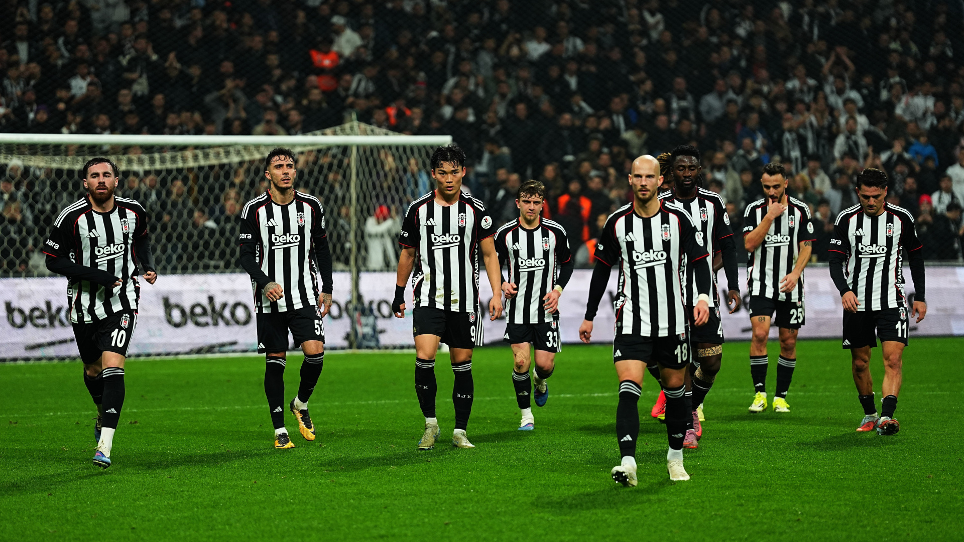 Beşiktaş Savunmada İstikrar Arayışı: 21 Haftada 21 Farklı Dörtlü