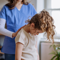 Skolyoz alarm veriyor! Aileler fark edemiyor