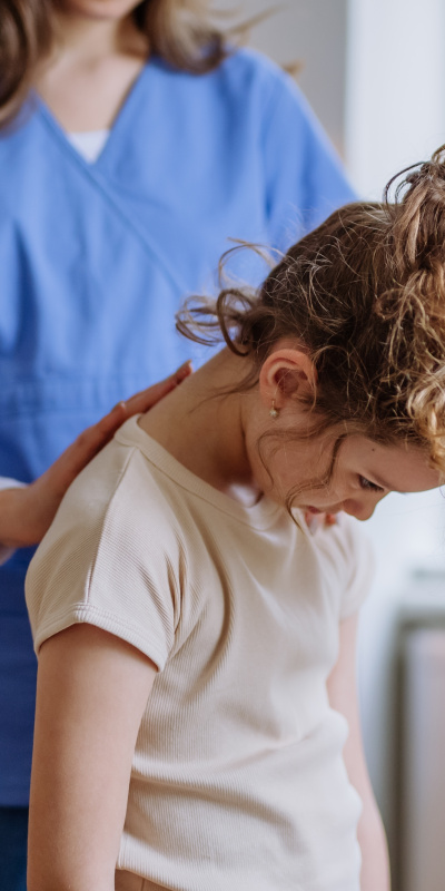 Skolyoz alarm veriyor! Aileler fark edemiyor