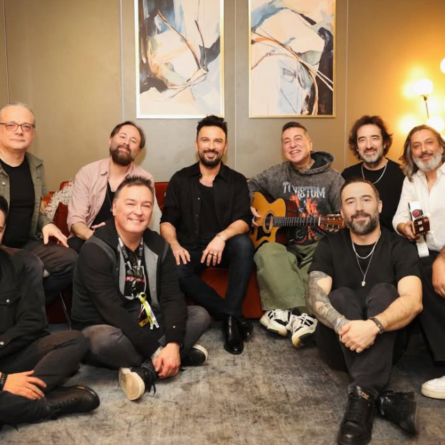 Orkestrasına teşekkür etti