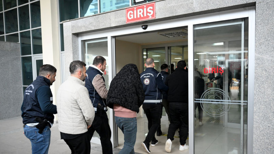 Diplomatik plakalı araçla insan kaçakçılığı iddiası: 6 tutuklama