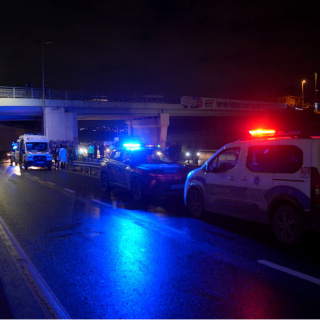 Motosiklet temizlik aracına çarptı: 2 ölü