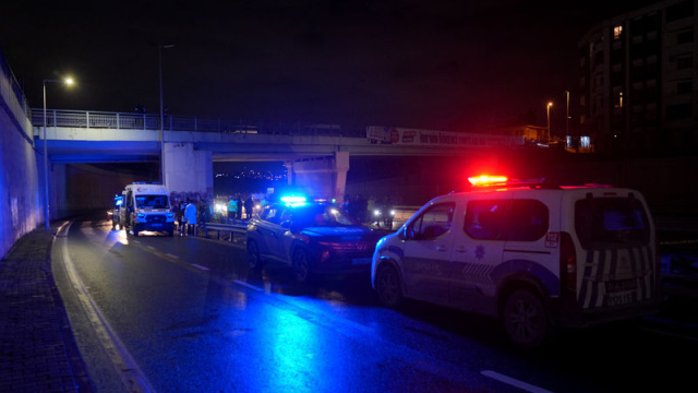 Motosiklet temizlik aracına çarptı: 2 ölü