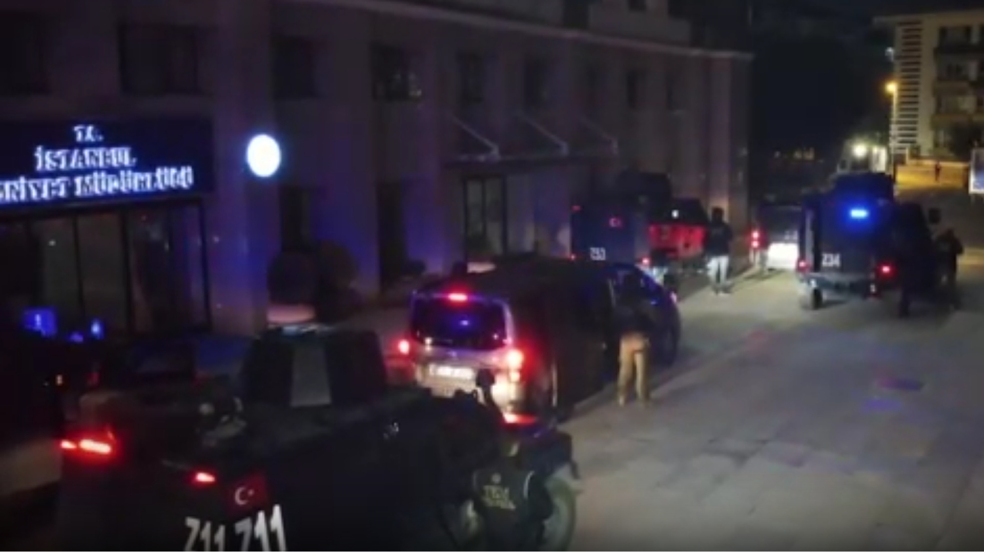 Son dakika: İstanbul merkezli 11 ildeki FETÖ operasyonunda 93 vergi müfettişi gözaltına alındı