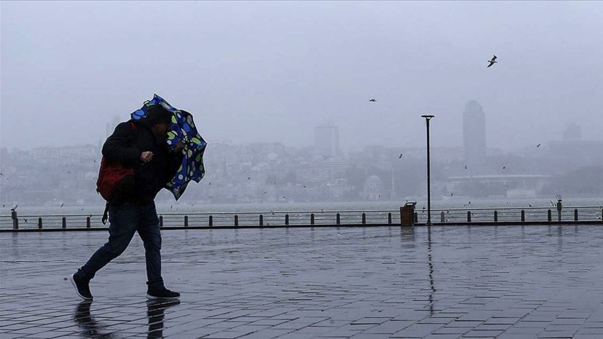 Meteoroloji'den Kritik Hafta Sonu Uyarısı: Fırtına ve Yağış Geliyor