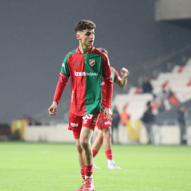 Genç futbolcu F.Bahçe'ye transfer oldu!