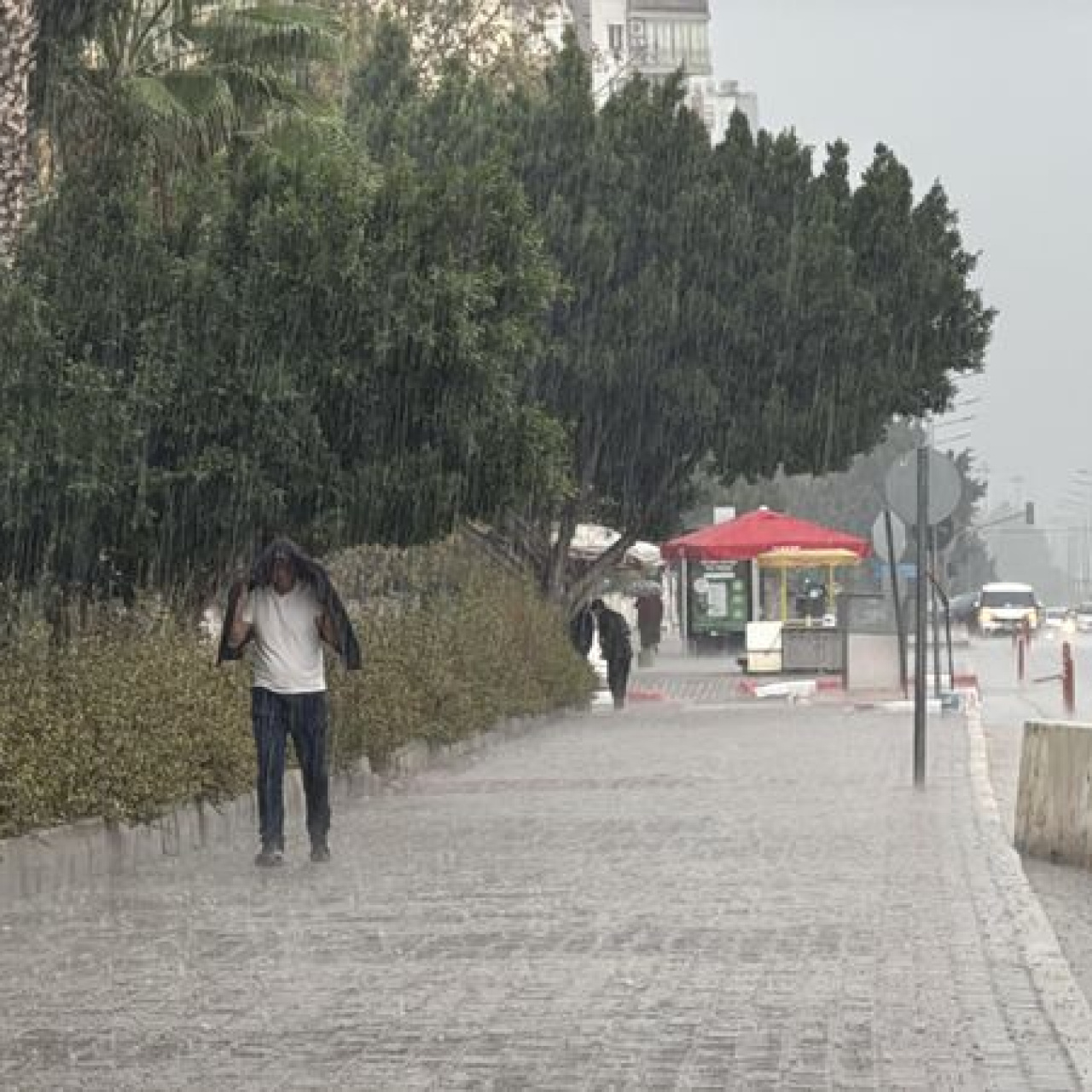 Antalya'da şiddetli sağanak okulları tatil ettirdi!