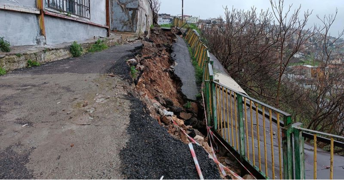 İzmir'deki Zemin Yumuşayan Asfalt Yolun Çökmüş Olmasının Tarihsel ve Gelecek Etkilerini Analiz Ediyoruz