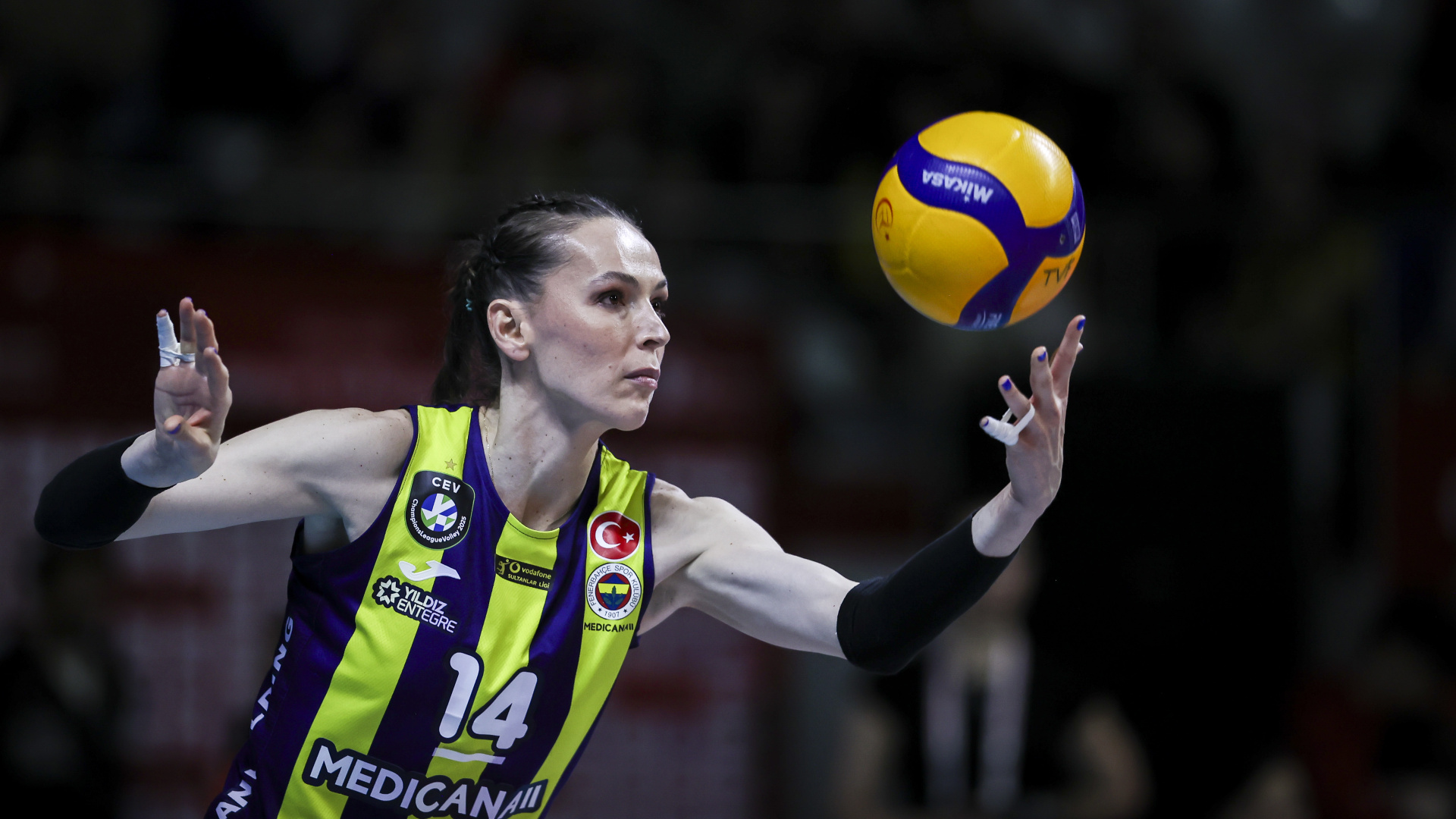 Eda Erdem, Fenerbahçe ile 2 Yıllık Sözleşme İmzaladı: 'İyi ki Fenerbahçeliyim'