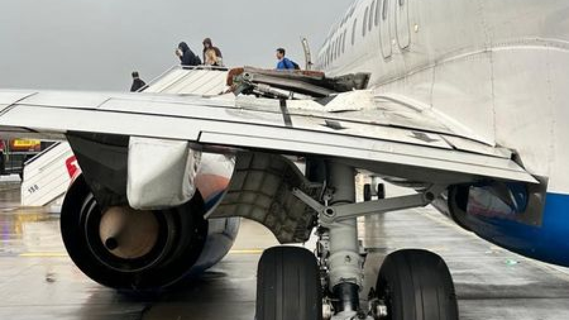 Son dakika: Antalya Havalimanı'nda kalkışa hazırlanan uçağın iniş takımı arızalandı... Yolcular tahliye edildi! | Son dakika haberleri