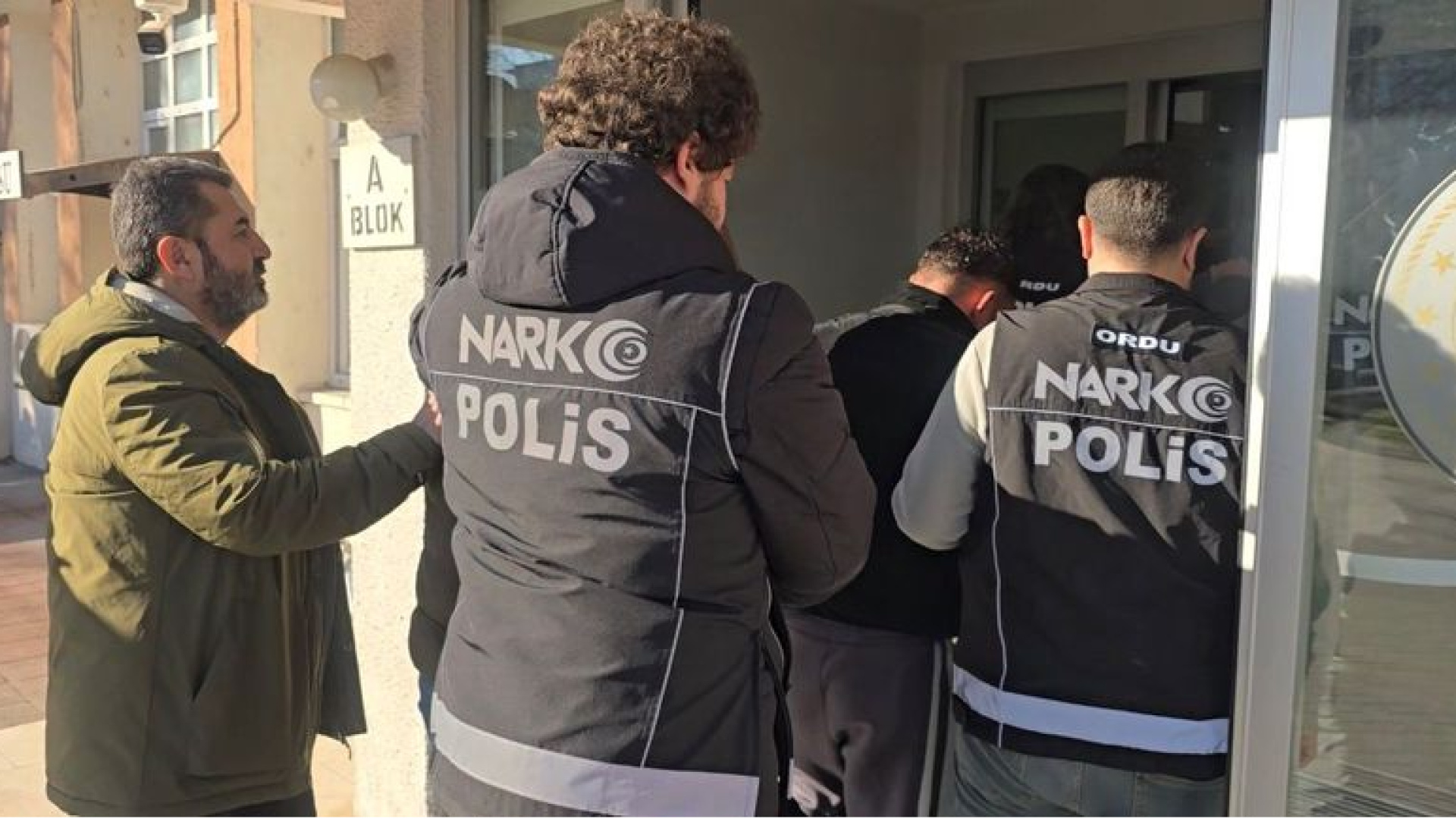 Ordu'da Uyuşturucu Operasyonu: 19 Kişi Tutuklandı, Silah ve Uyuşturucu Ele Geçirildi