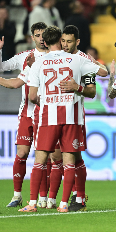 Antalyaspor 3 puanı 3 golle aldı!