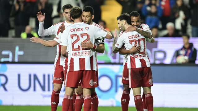 Antalyaspor 3 puanı 3 golle aldı!
