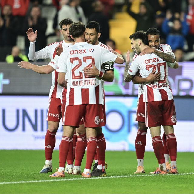 Antalyaspor 3 puanı 3 golle aldı!