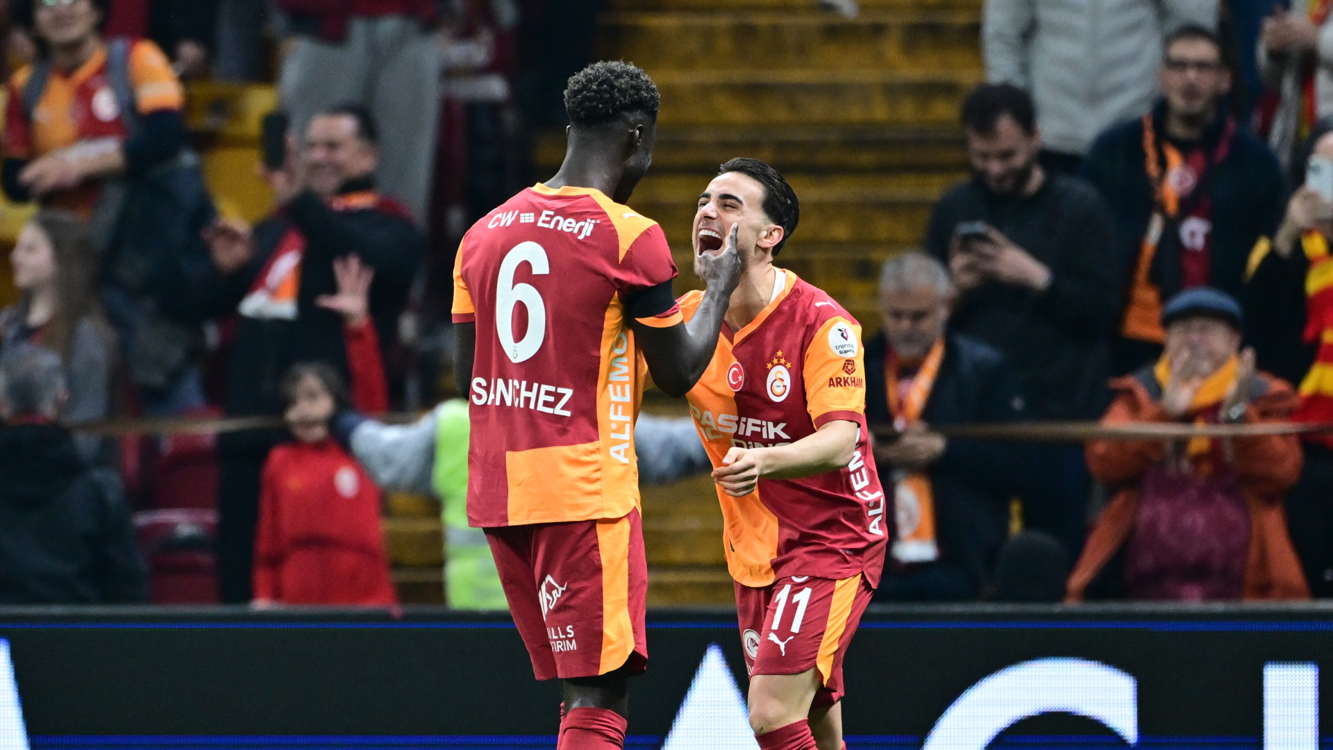 Galatasaray Süper Lig'de Yenilmezlik Serisini Sürdürdü: Eyüpspor'u 5-1 Yendi