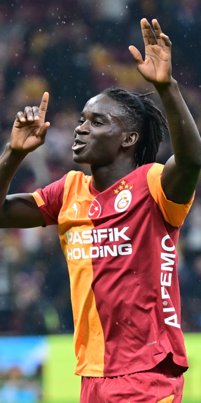 Galatasaray'da Nhaga ilk maçına çıktı