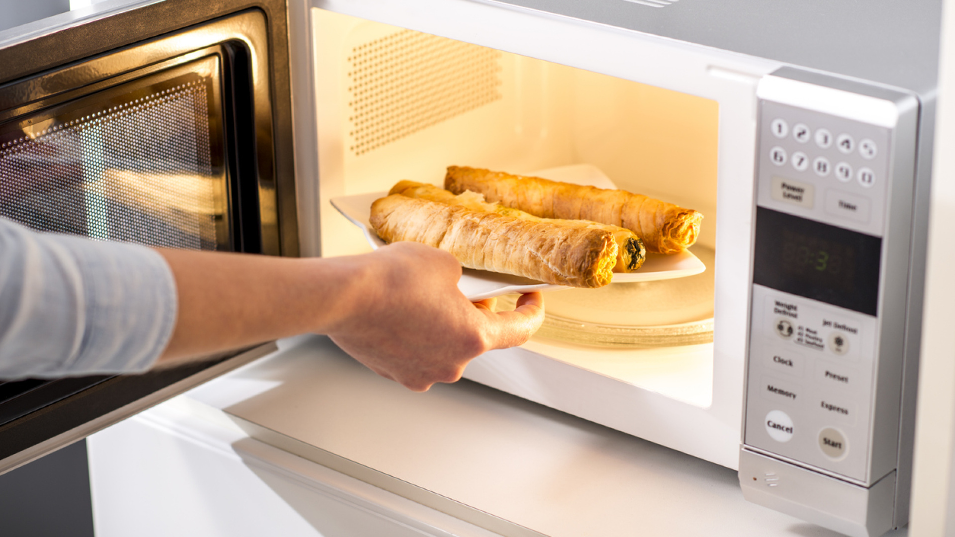 Hızlı ısıtma sağlığı tehdit eder mi? Mikrodalga efsaneleri ve gerçekler